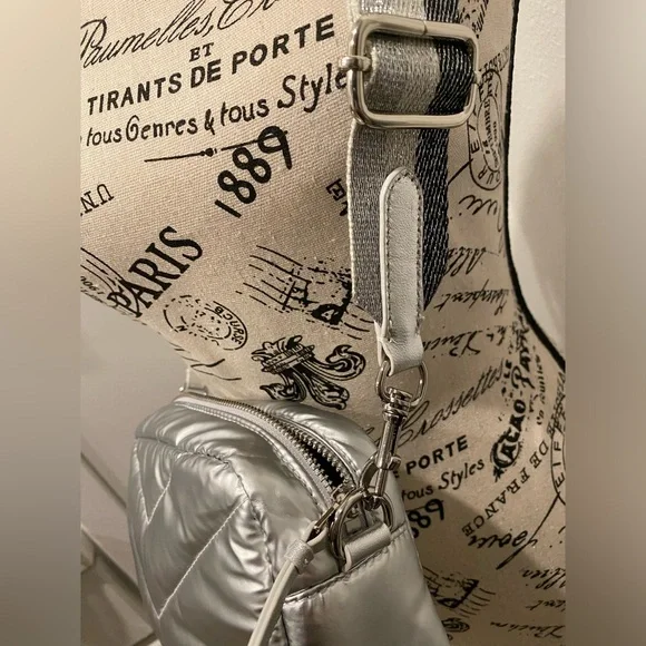 Like New Talbots Metallic Quilted Crossbody Bag silver - Picture 5 of 10